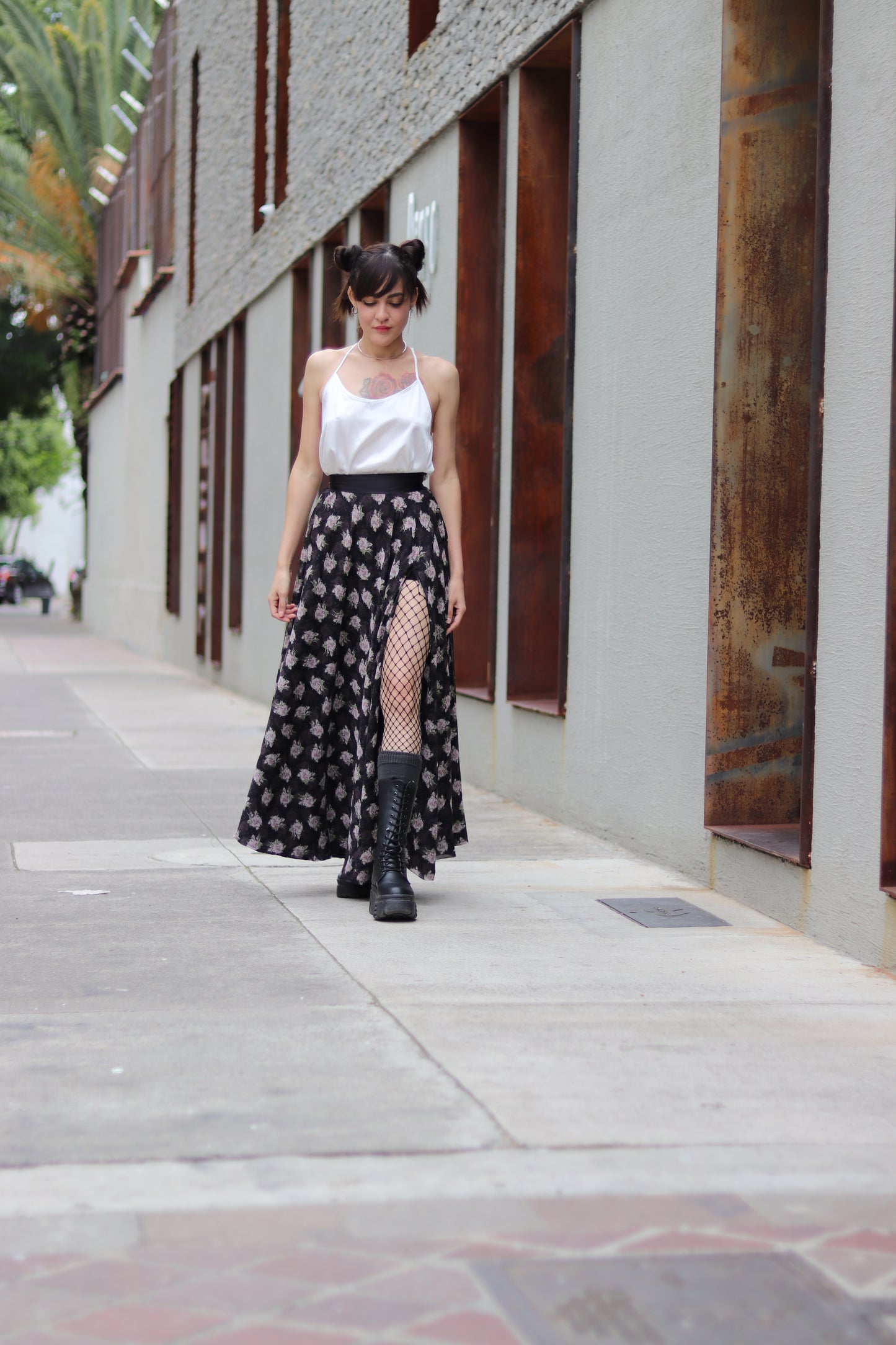Falda circular con abertura Flores