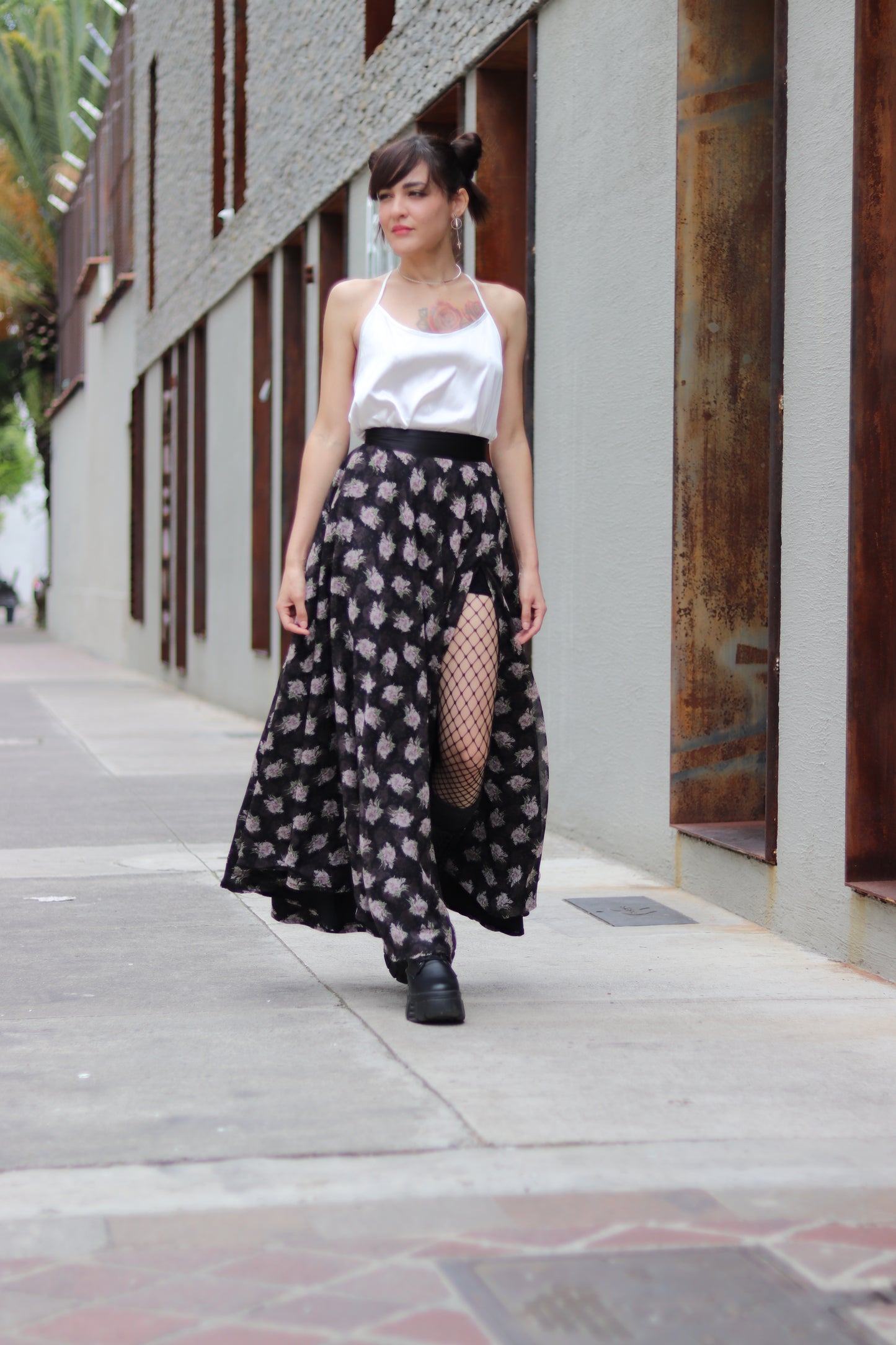 Falda circular con abertura Flores