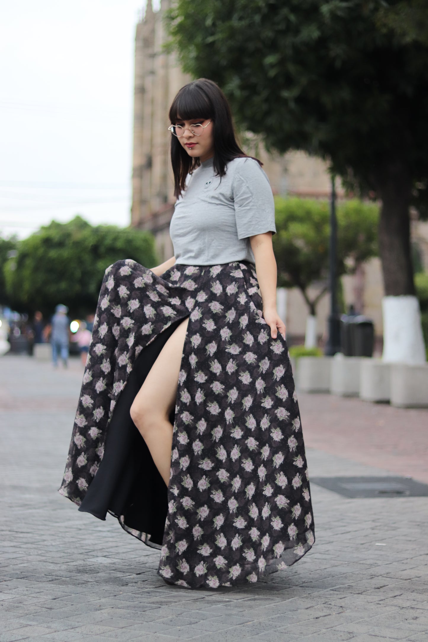 Falda circular con abertura Flores