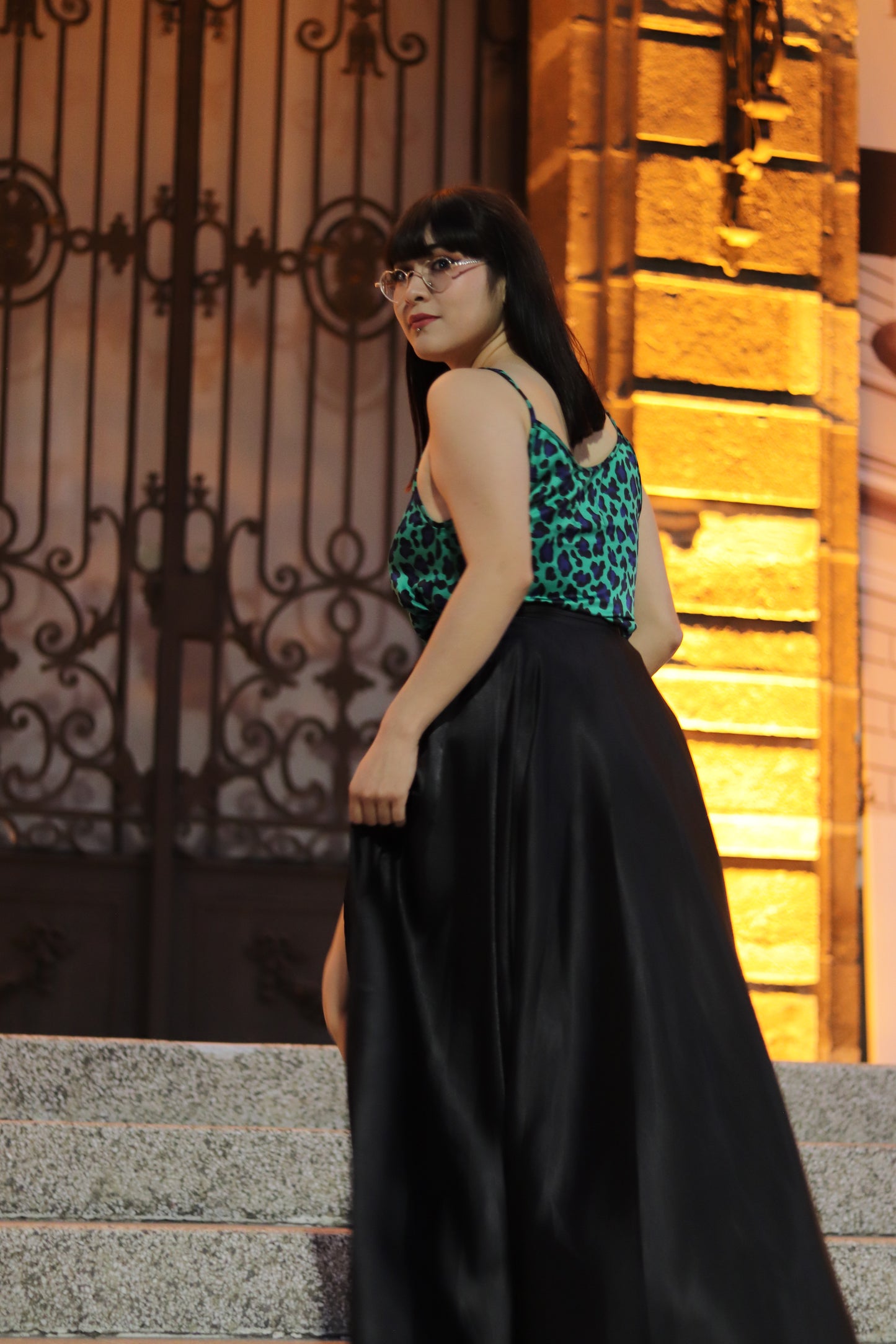 Falda circular con abertura Negra